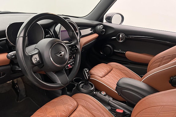 MINI Cooper 2 of 5