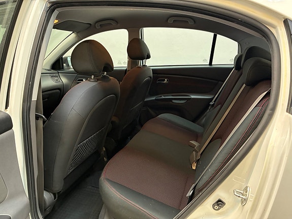 Kia Rio 9 of 14