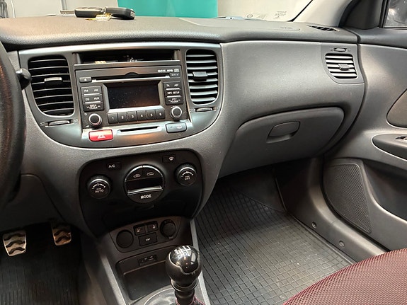 Kia Rio 12 of 14