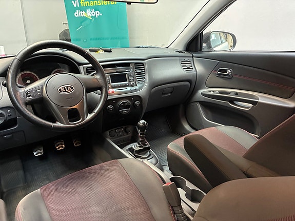 Kia Rio 10 of 14