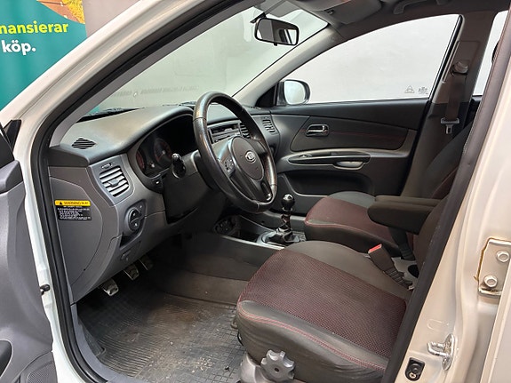 Kia Rio 8 of 14