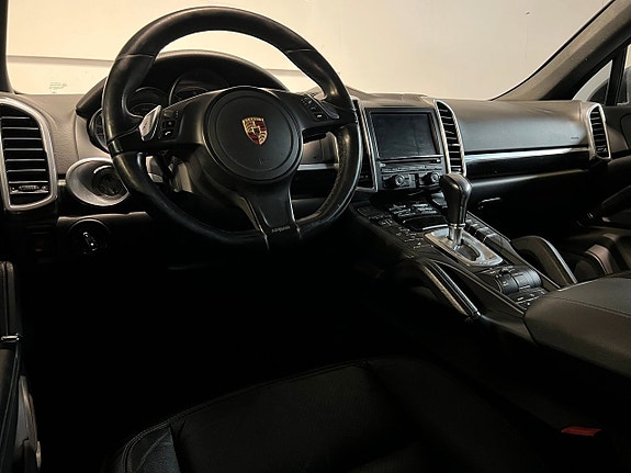 Porsche Cayenne 9 of 17