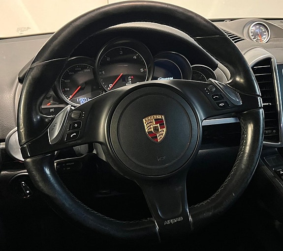 Porsche Cayenne 8 of 17