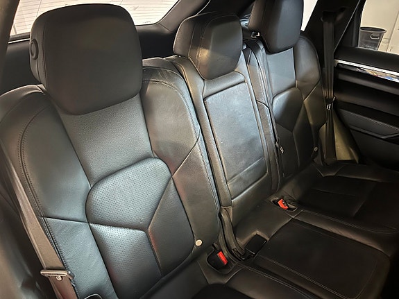 Porsche Cayenne 16 of 17
