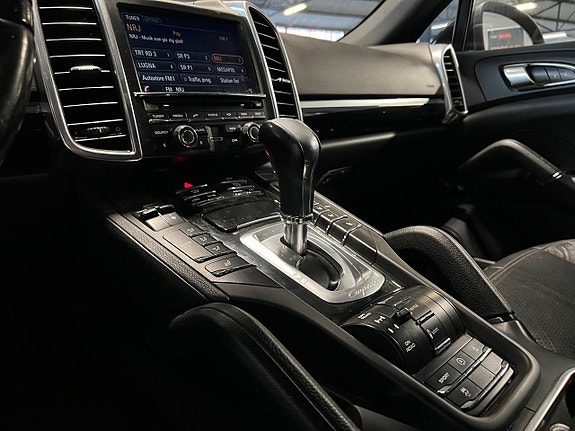 Porsche Cayenne 11 of 17