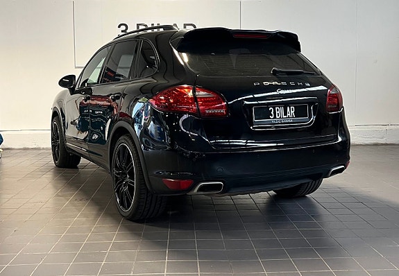 Porsche Cayenne 7 of 17