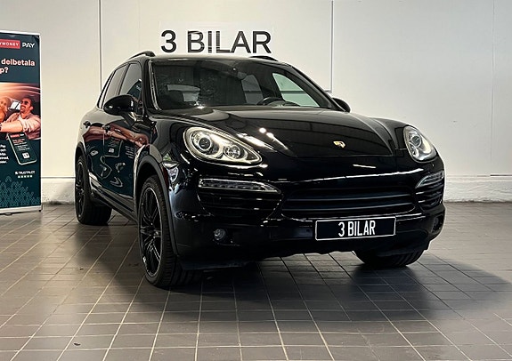 Porsche Cayenne 2 of 5
