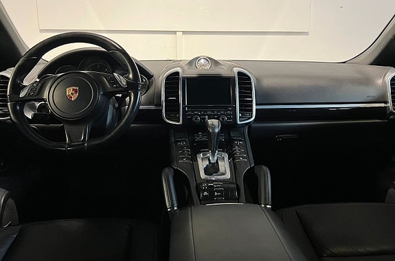 Porsche Cayenne 12 of 17
