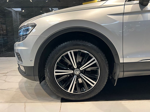 Volkswagen Tiguan 24 of 27