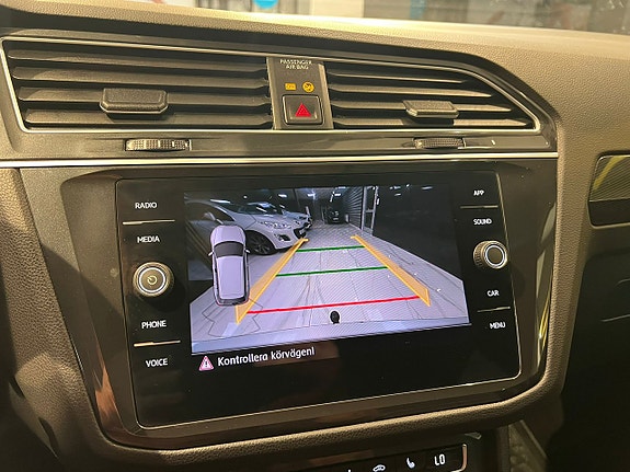 Volkswagen Tiguan 18 of 27