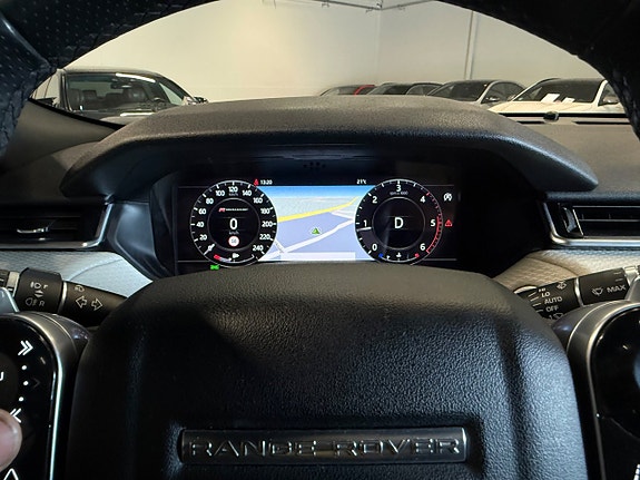 Land Rover Range Rover Velar 22 of 28