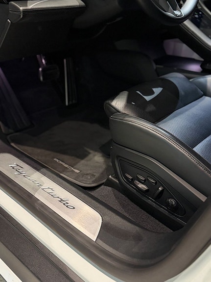 Porsche Taycan Turbo 12 of 20