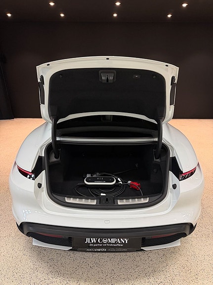 Porsche Taycan Turbo 8 of 20