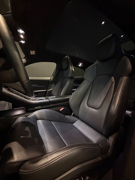 Porsche Taycan Turbo 11 of 20