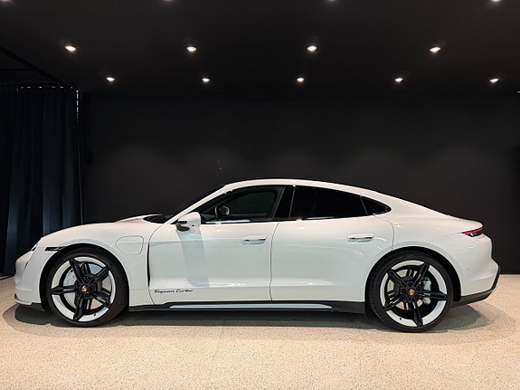 Porsche Taycan Turbo 3 of 5