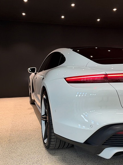 Porsche Taycan Turbo 9 of 20