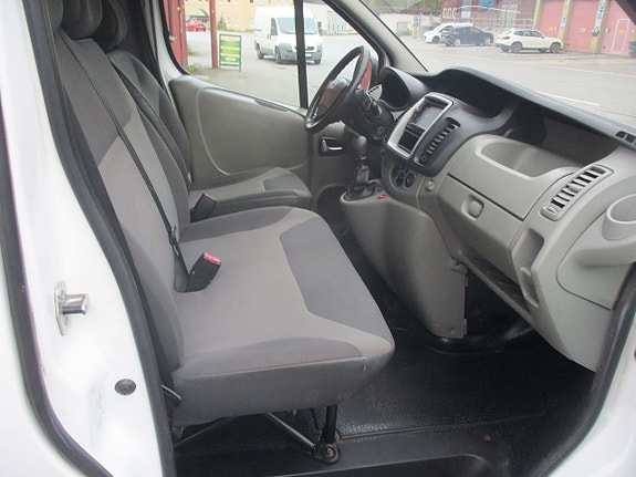 Renault Trafic 10 of 14