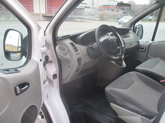 Renault Trafic 11 of 14