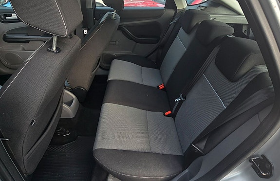 Ford Focus 4 of 8