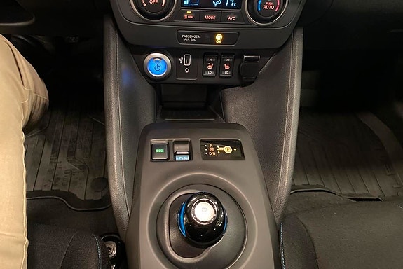 Nissan Leaf 12 of 16
