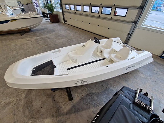 River 420 XR Mercury F20EL EFI 6 of 6