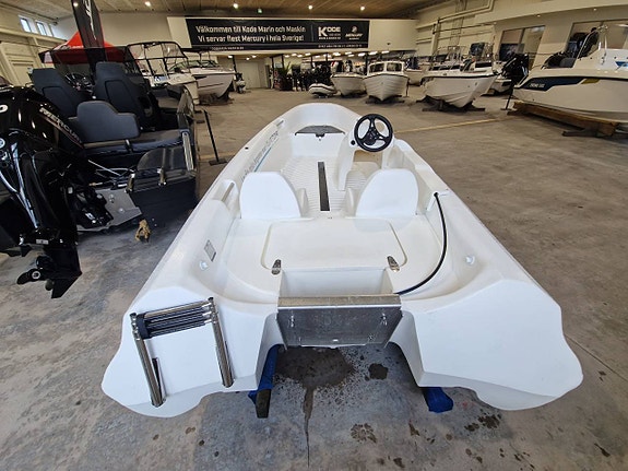 River 420 XR Mercury F20EL EFI 3 of 6