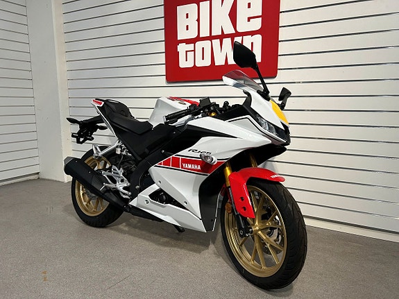 Yamaha R125 3 of 5