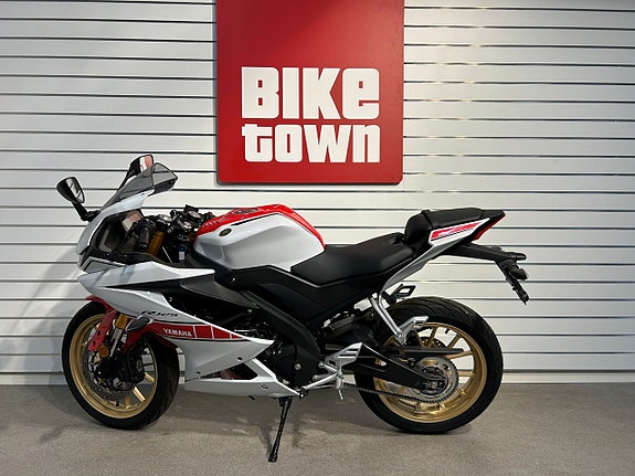 Yamaha R125 2 of 5