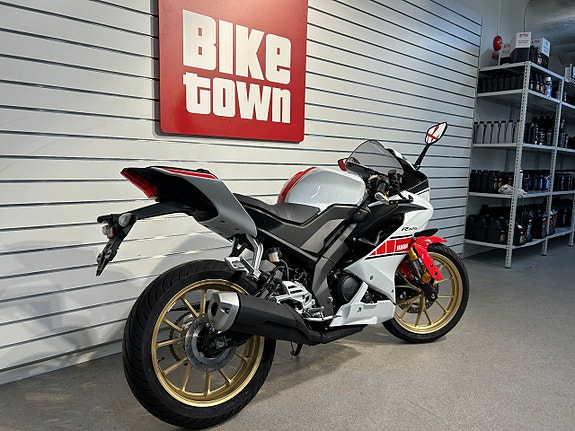 Yamaha R125 4 of 5