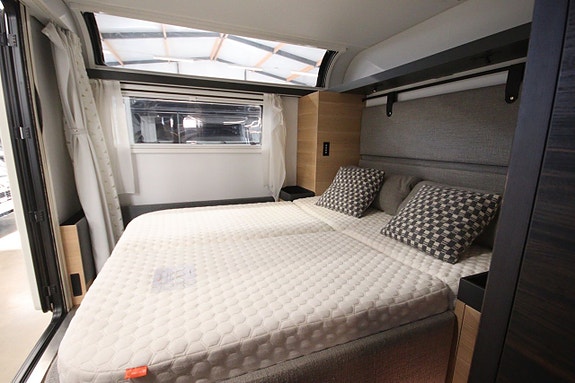 Adria Astella 704HP 12 of 17