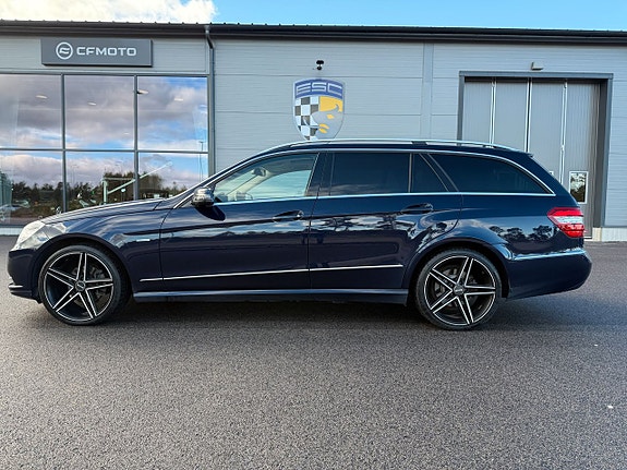 Mercedes-Benz E220 2 of 5