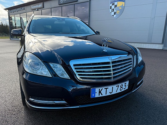 Mercedes-Benz E220 5 of 5