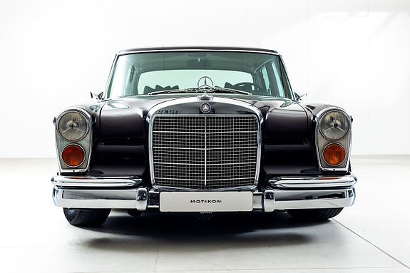 Mercedes-Benz 600 2 of 21