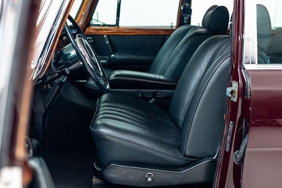 Mercedes-Benz 600 6 of 21