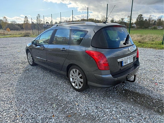 Peugeot 308 4 of 5