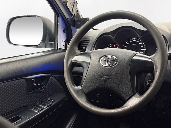 Toyota HiLux 16 of 23
