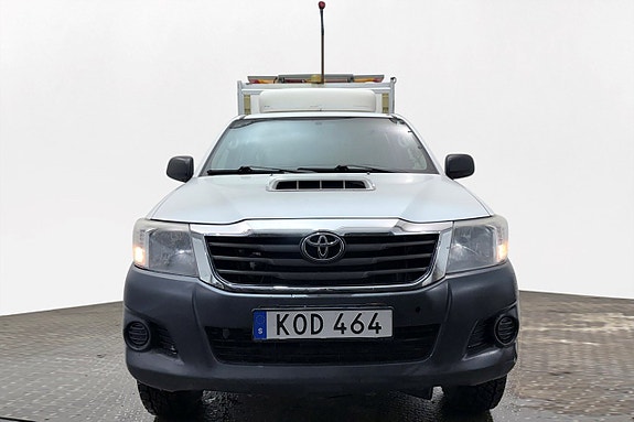 Toyota HiLux 2 of 23
