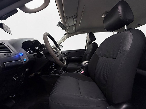 Toyota HiLux 13 of 23