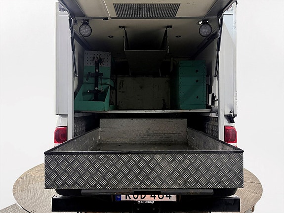 Toyota HiLux 12 of 23