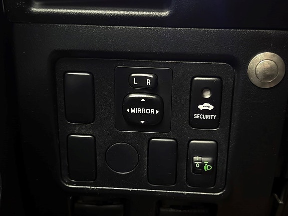 Toyota HiLux 23 of 23