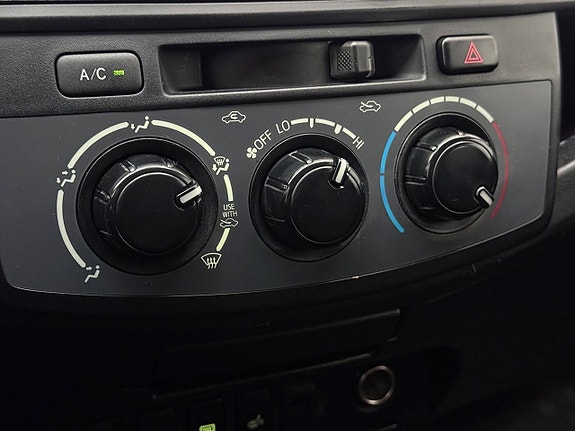 Toyota HiLux 19 of 23