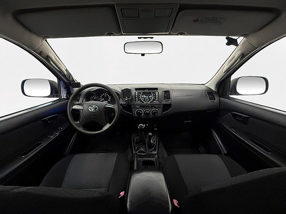 Toyota HiLux 15 of 23