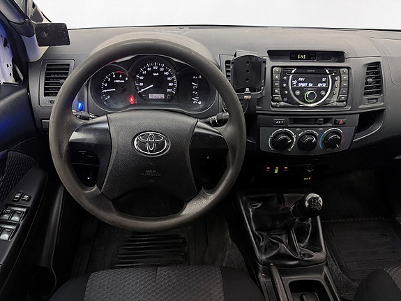 Toyota HiLux 17 of 23