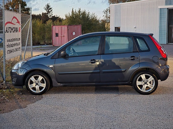 Ford Fiesta 14 of 26