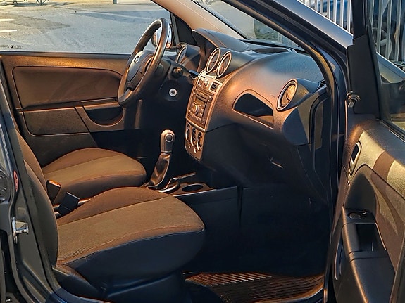 Ford Fiesta 19 of 26