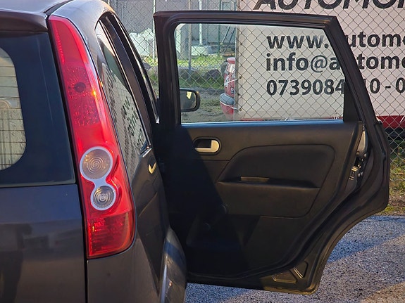 Ford Fiesta 23 of 26