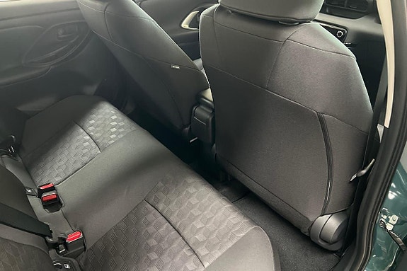 Toyota Yaris 17 of 17