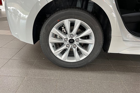 Toyota Corolla 9 of 19