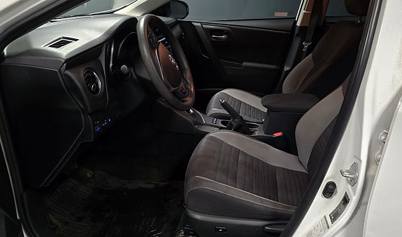 Toyota Auris 11 of 14