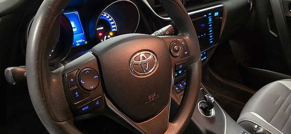 Toyota Auris 7 of 14